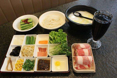 鵲橋緣過(guò)橋米線加盟 一店多買(mǎi)特色美食產(chǎn)品輕松打動(dòng)人心